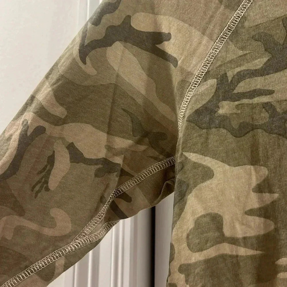 Current/Elliot Camo Top Pre Loved Size 0 - Picture 3 of 3